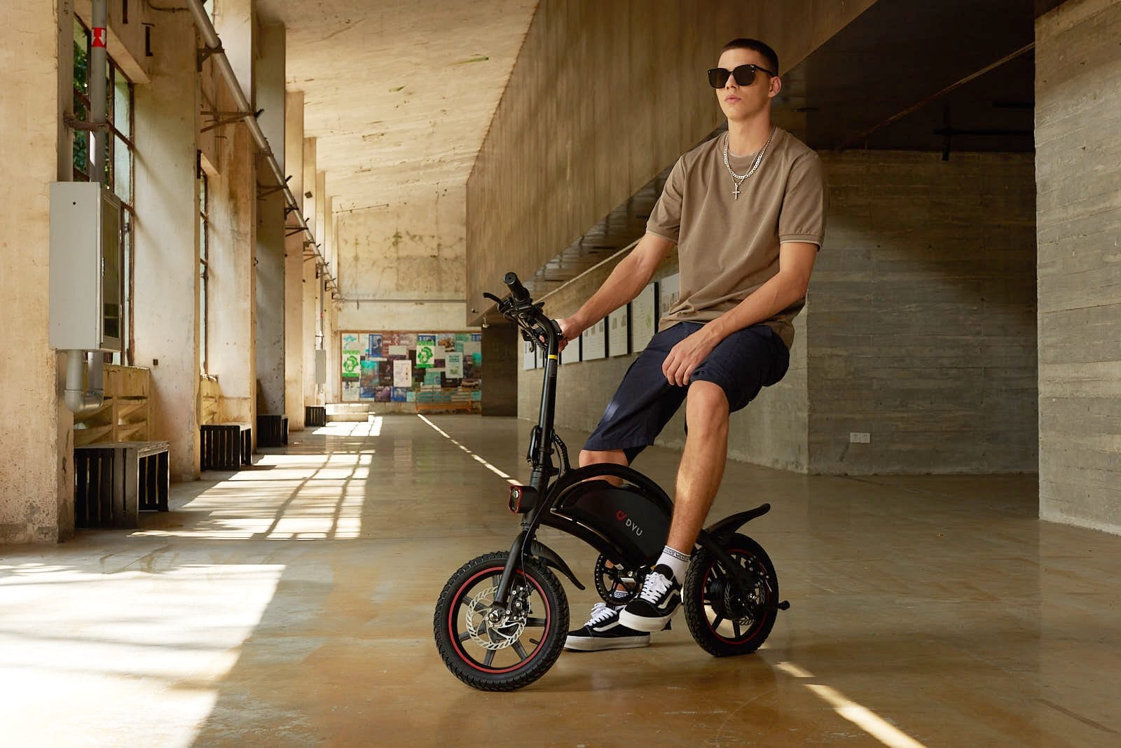 Najlepsze rowery elektryczne do kupienia online w Wielkiej Brytanii: Składane modele dojazdowe i terenowe poniżej 500 £ 2 Składany rower elektryczny DYU D3F