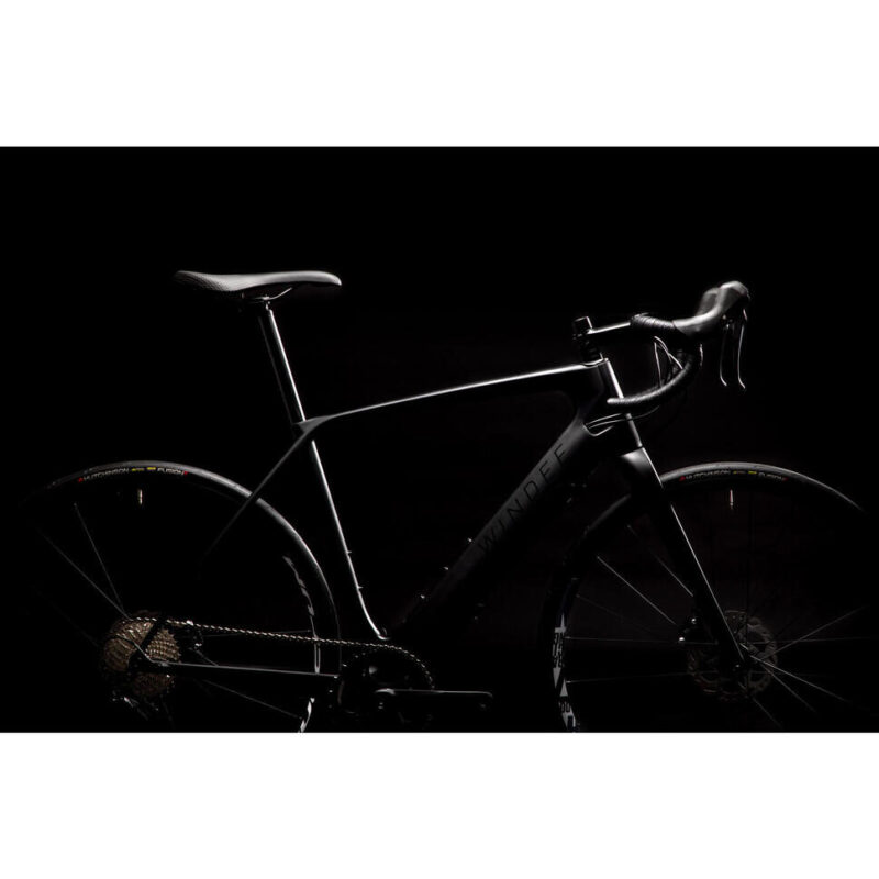 E-Windee – lekki rower szosowy elektryczny z silnikiem FAZUA i karbonową ramą 7 E-Windee – lekki rower szosowy elektryczny z silnikiem FAZUA i karbonową ramą 3